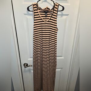 Maxi dress with hood